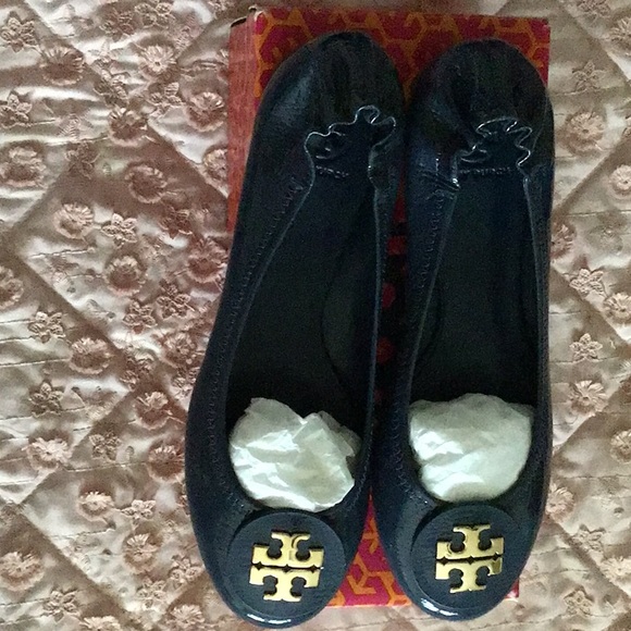 Tory Burch Ladies Navy Blue Patent Flats. - Picture 6 of 14
